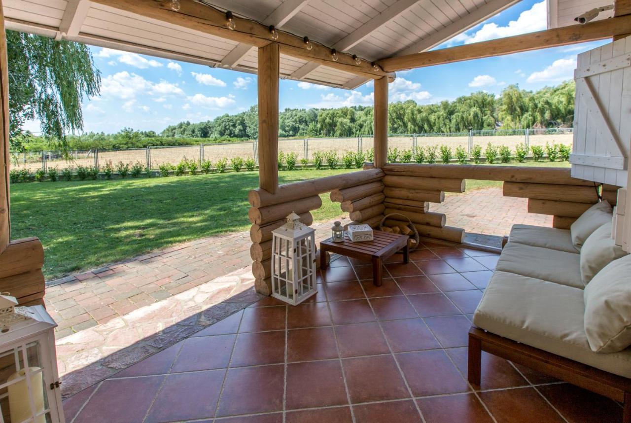 Oeboel Liget Vendeghazak Villa Abádszalók Buitenkant foto