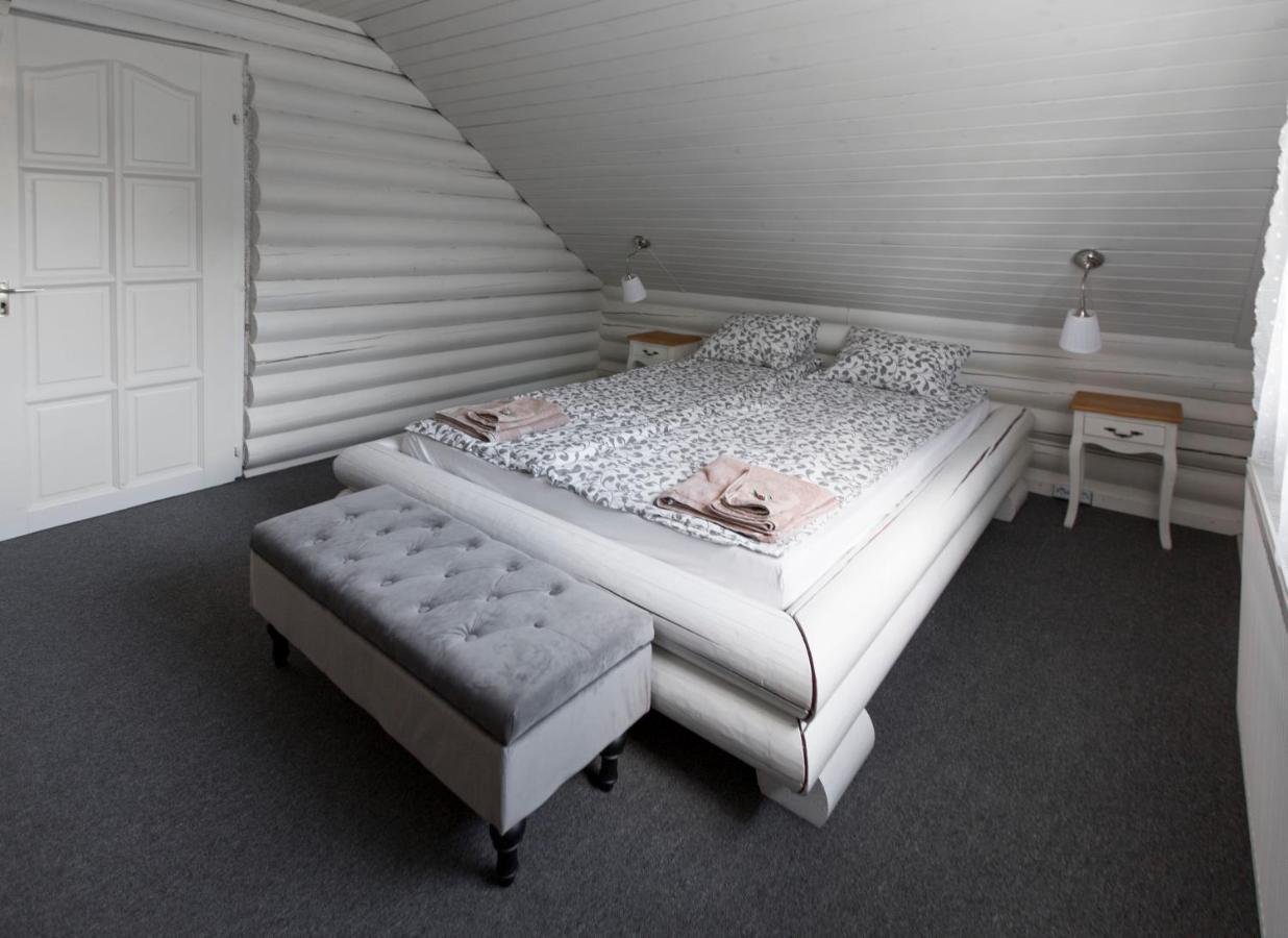 Oeboel Liget Vendeghazak Villa Abádszalók Buitenkant foto