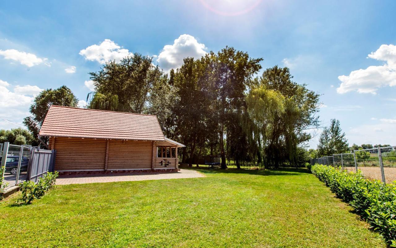 Oeboel Liget Vendeghazak Villa Abádszalók Buitenkant foto