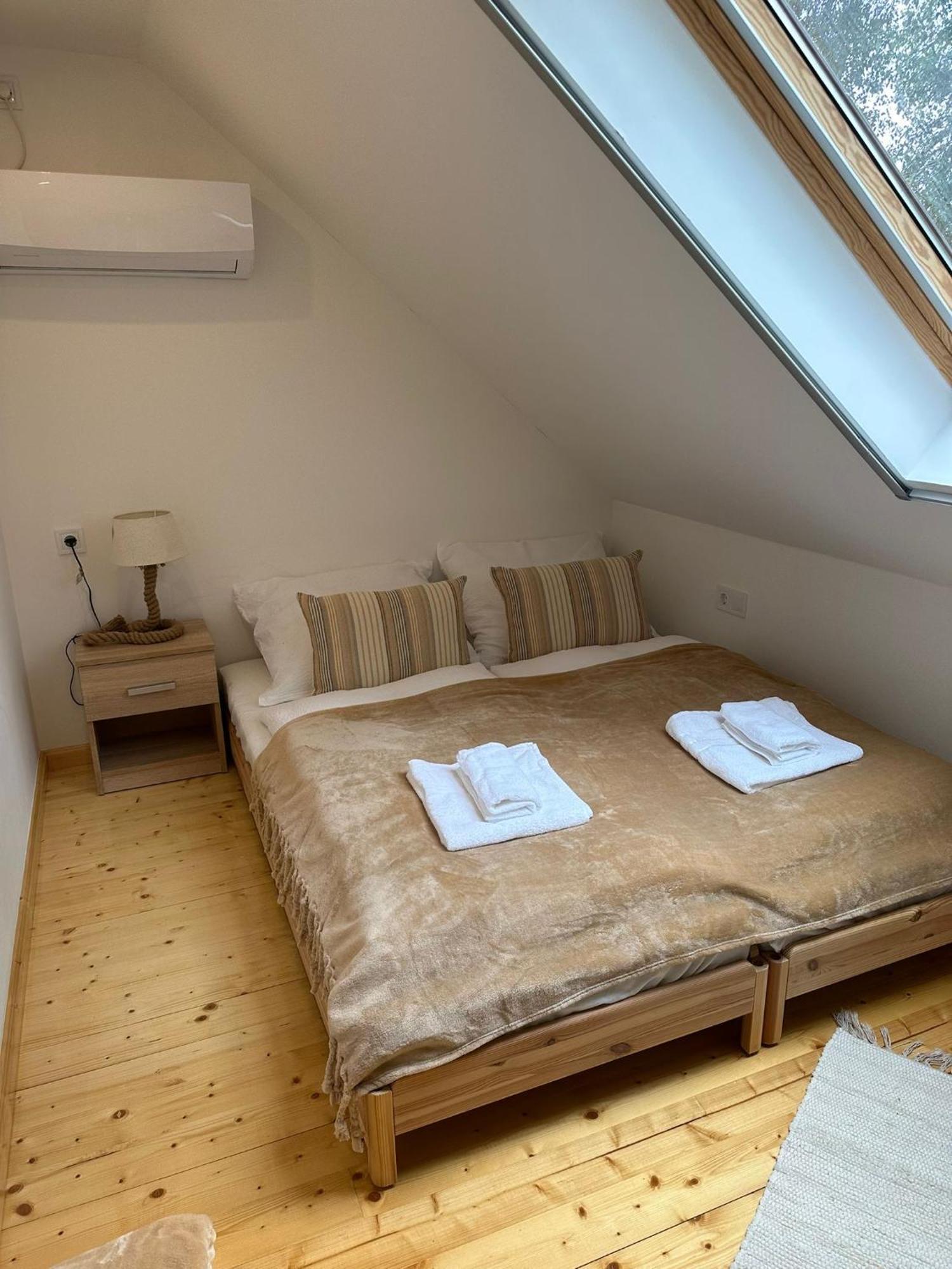 Oeboel Liget Vendeghazak Villa Abádszalók Buitenkant foto