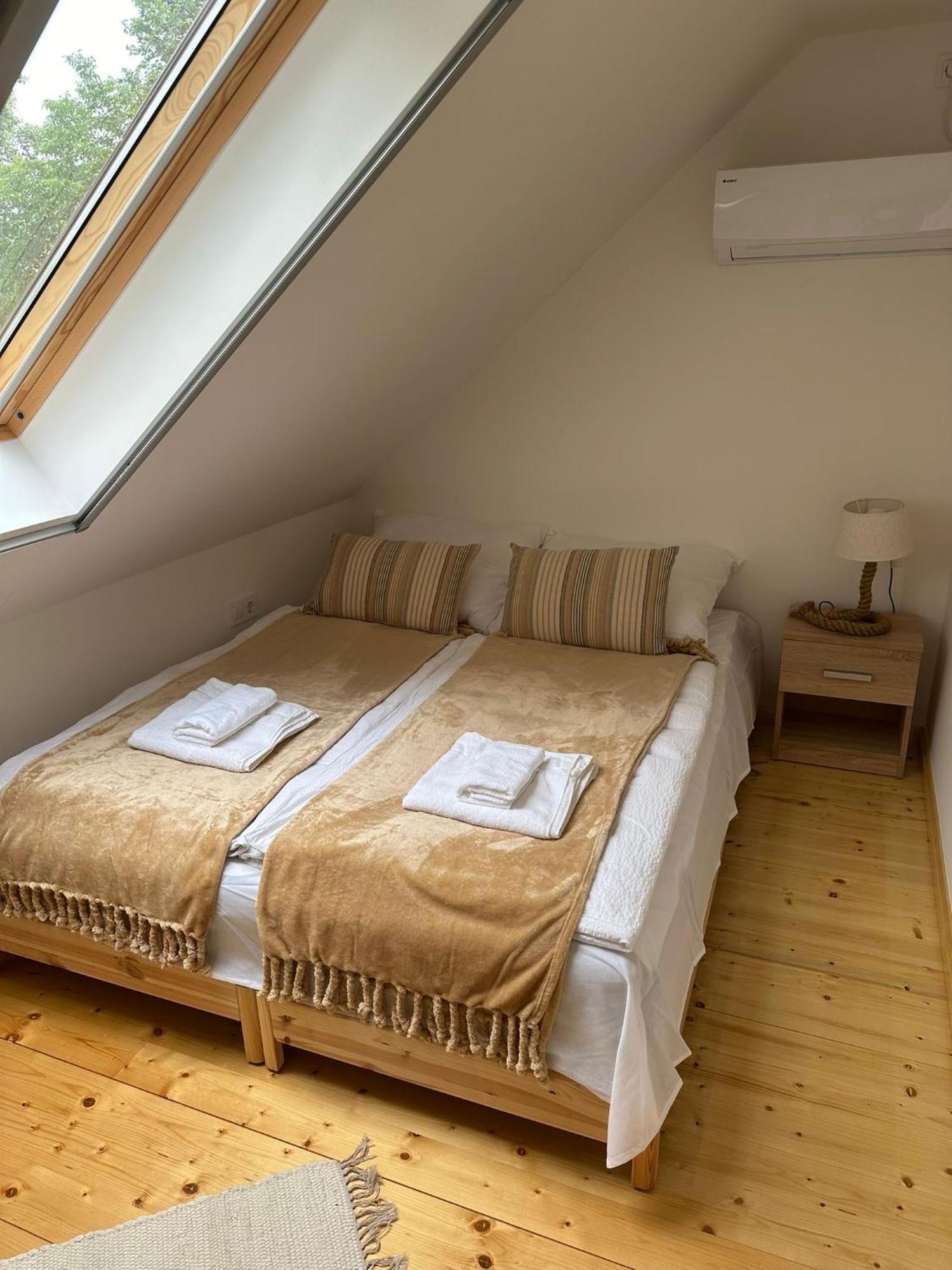 Oeboel Liget Vendeghazak Villa Abádszalók Buitenkant foto
